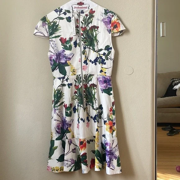 NWT Alice And Olivia Kirby Wildflower Ruffle Floral Dress New with Tags size 4 - Picture 6 of 7